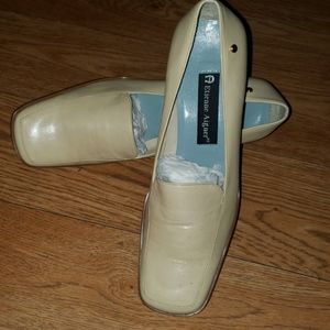 Etienne Aigner all leather Status